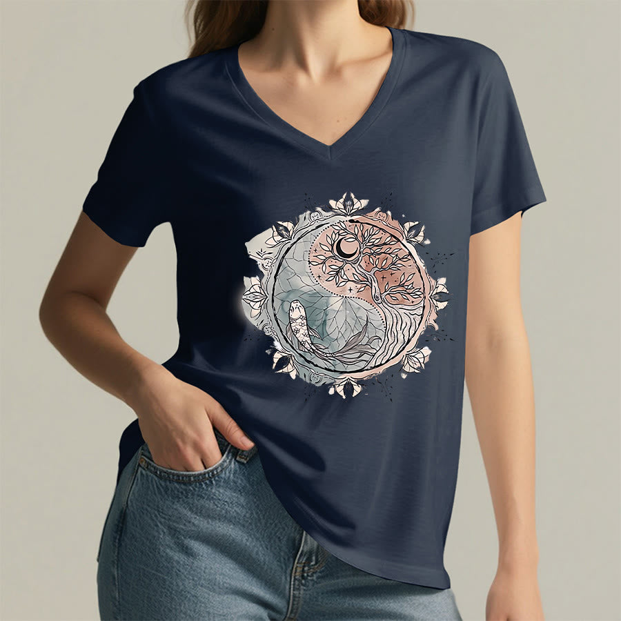 T-shirt à col en V Olivenorma avec motif Yin Yang complexe représentant un arbre et des carpes koï - image 19