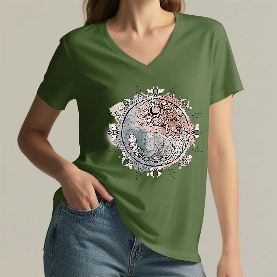 T-shirt à col en V Olivenorma avec motif Yin Yang complexe représentant un arbre et des carpes koï - image 25