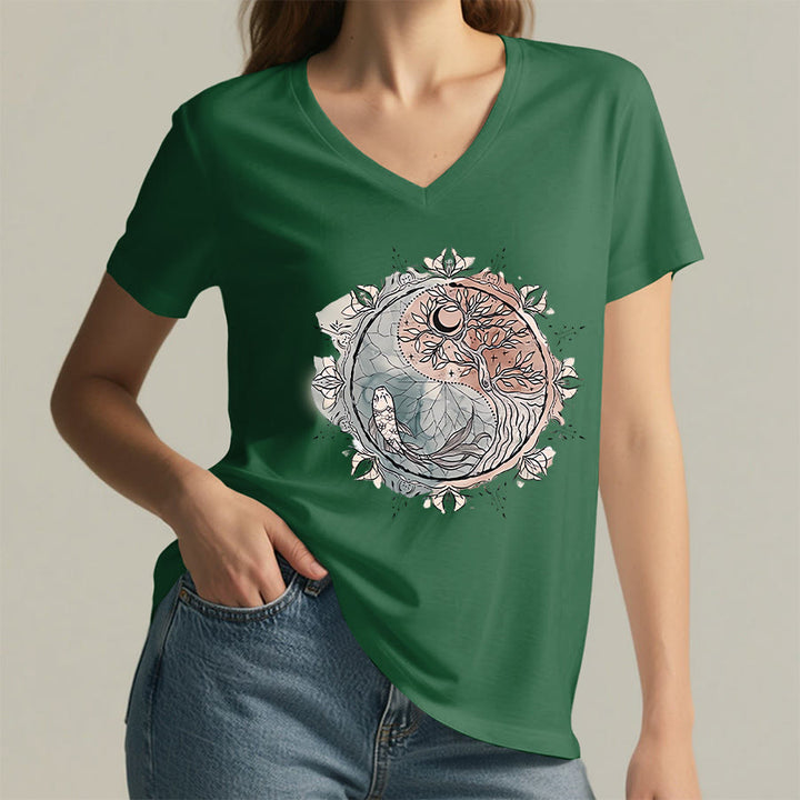 T-shirt à col en V Olivenorma avec motif Yin Yang complexe représentant un arbre et des carpes koï - image 22