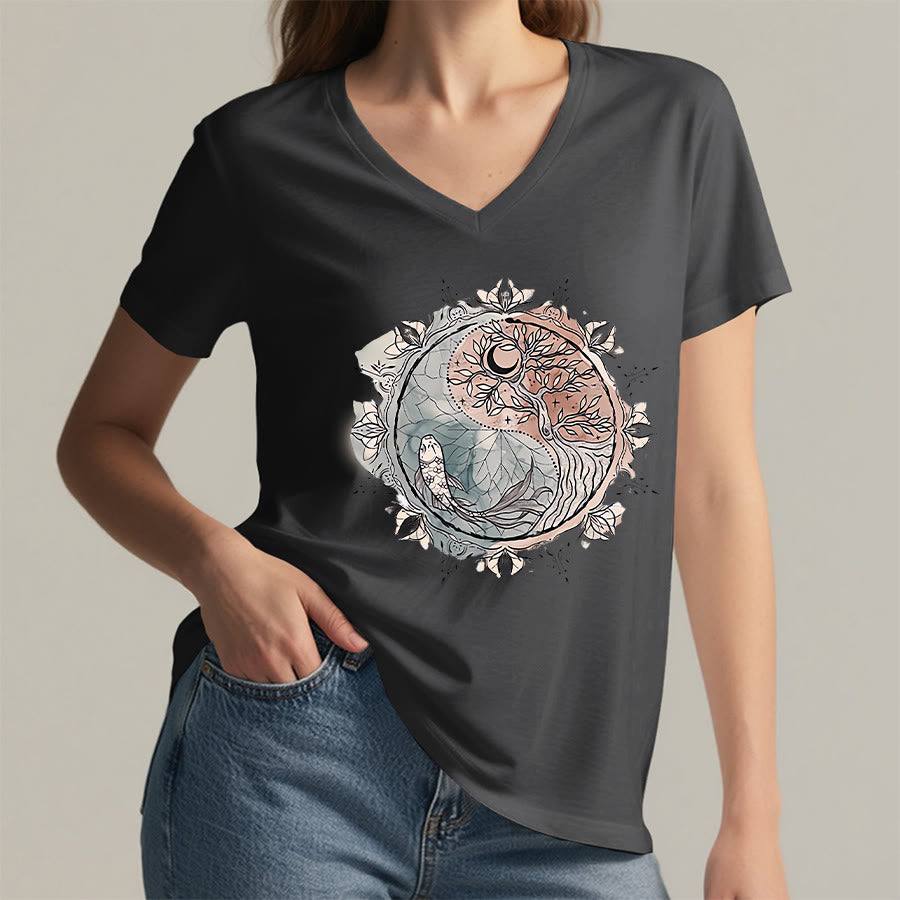 T-shirt à col en V Olivenorma avec motif Yin Yang complexe représentant un arbre et des carpes koï - image 16