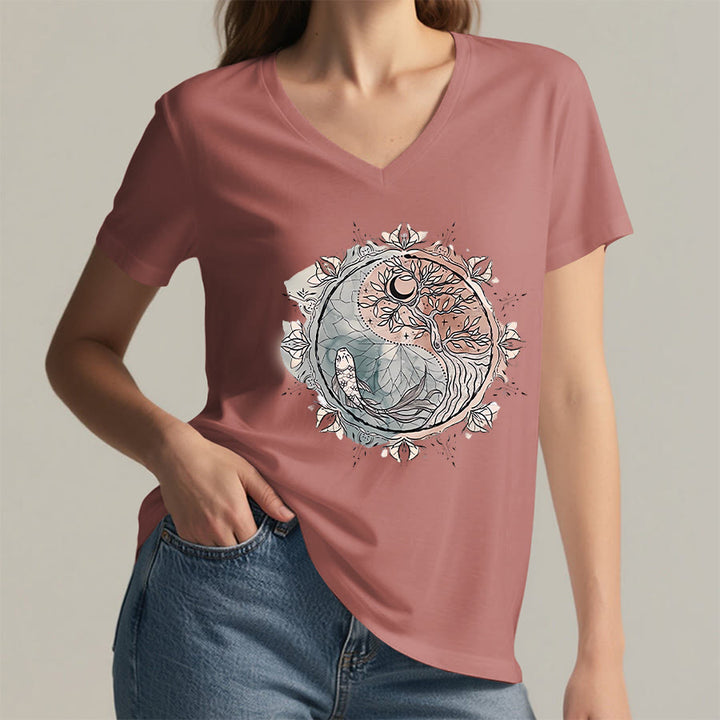 T-shirt à col en V Olivenorma avec motif Yin Yang complexe représentant un arbre et des carpes koï - image 7