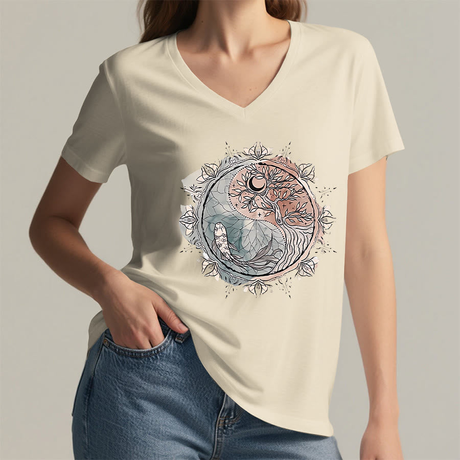 T-shirt à col en V Olivenorma avec motif Yin Yang complexe représentant un arbre et des carpes koï - image 4
