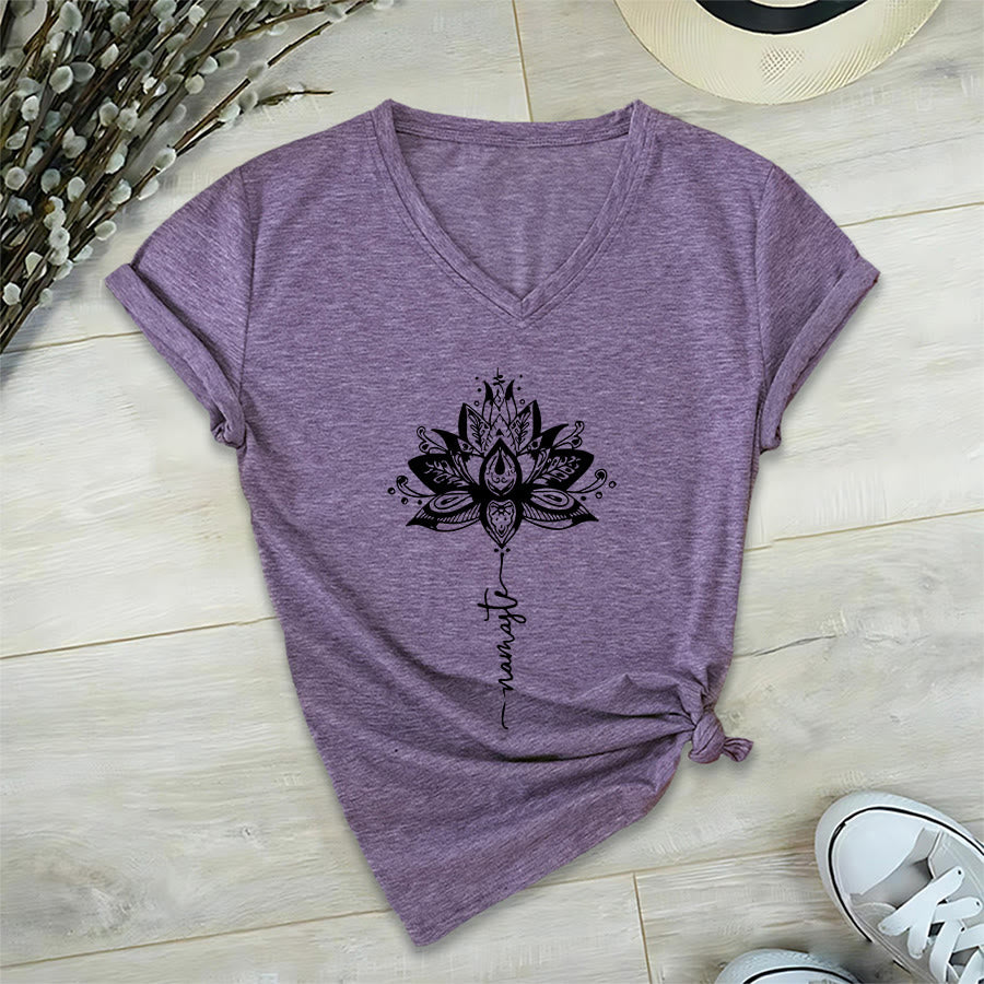 T-shirt à col en V Olivenorma avec motif mandala de lotus complexe et design Namaste - Violet - 2XL - image 36