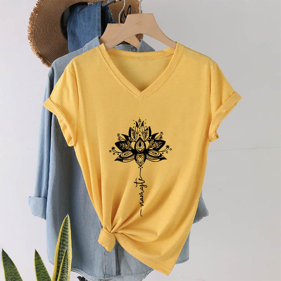 T-shirt à col en V Olivenorma avec motif mandala de lotus complexe et design Namaste - image 31