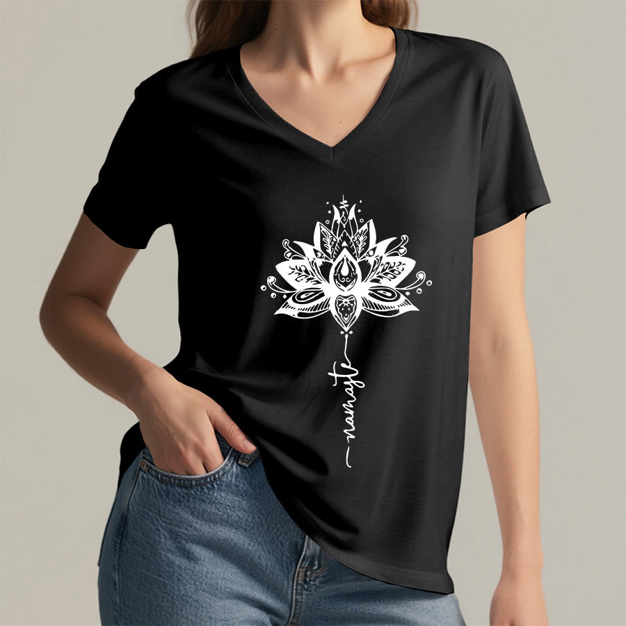 T-shirt à col en V Olivenorma avec motif mandala de lotus complexe et design Namaste - image 14
