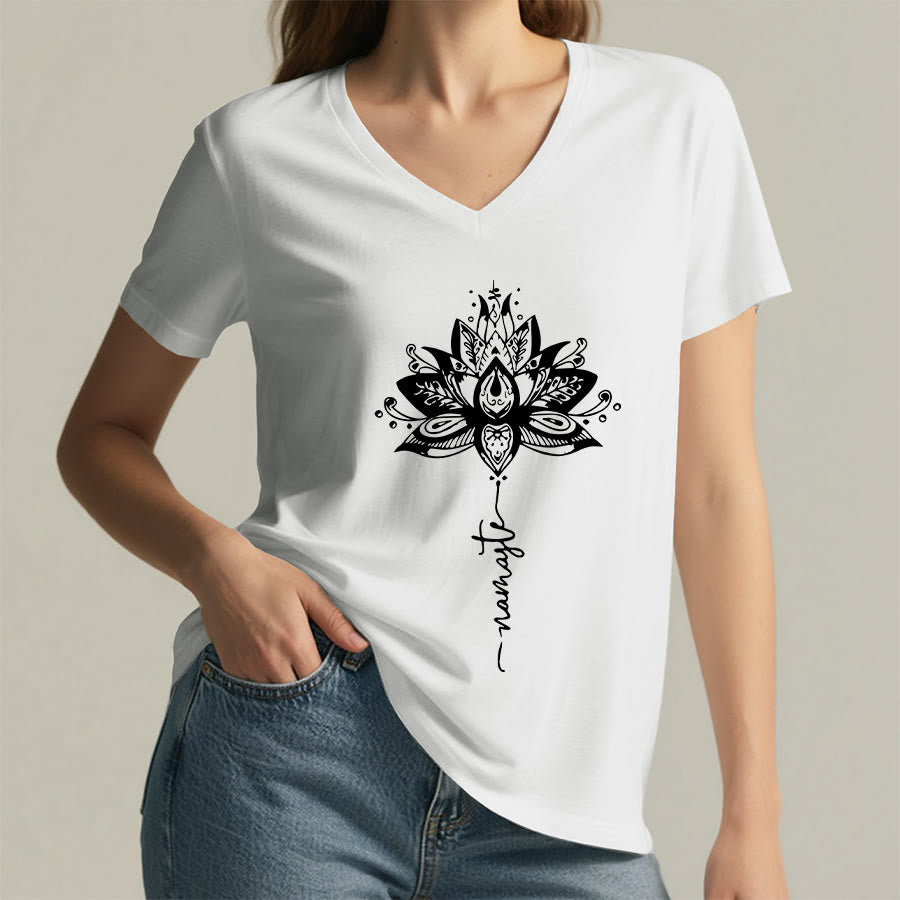 T-shirt à col en V Olivenorma avec motif mandala de lotus complexe et design Namaste - image 17