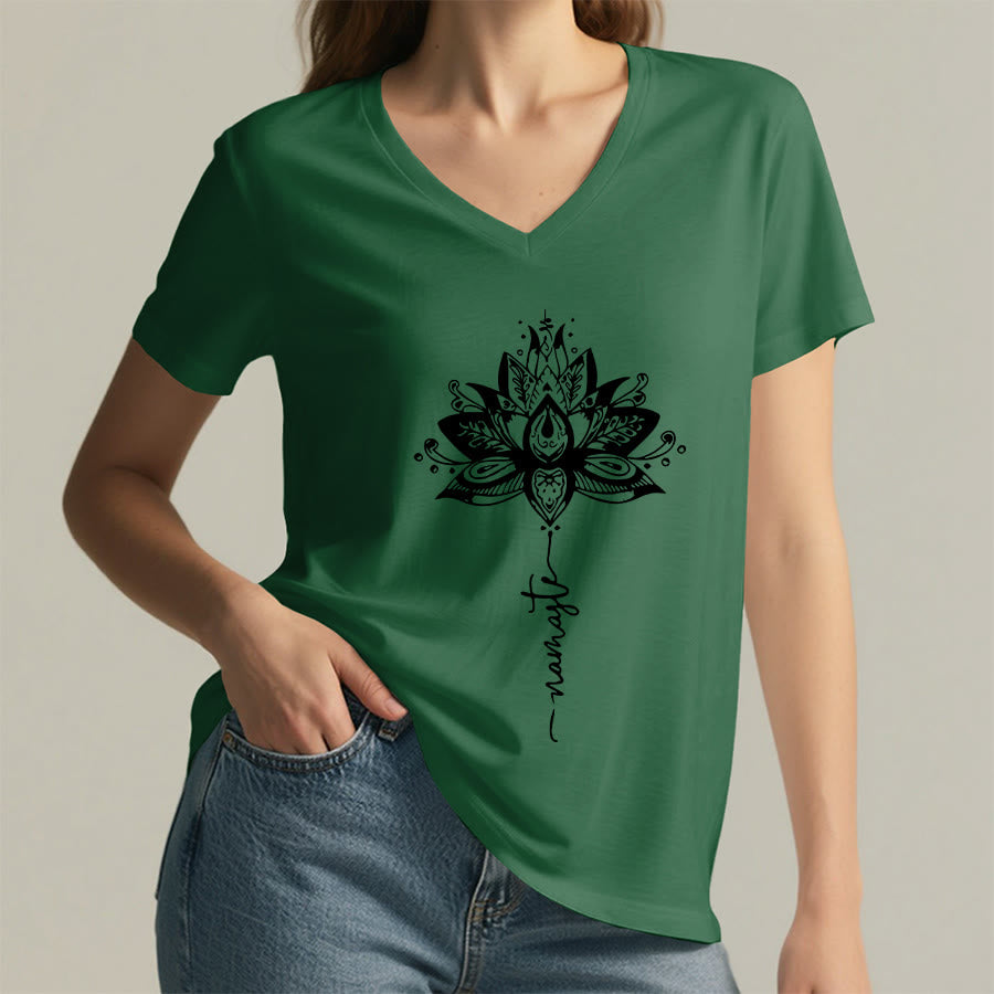 T-shirt à col en V Olivenorma avec motif mandala de lotus complexe et design Namaste - image 23