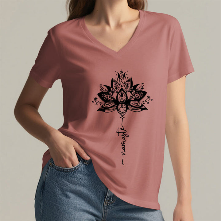 T-shirt à col en V Olivenorma avec motif mandala de lotus complexe et design Namaste - image 8