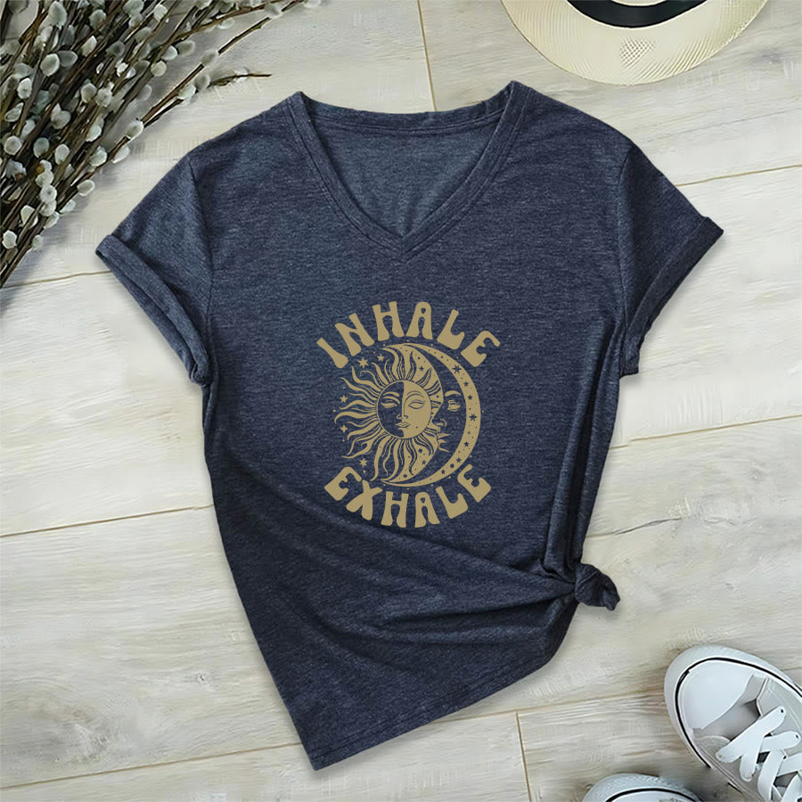 T-shirt Olivenorma Boho Soleil Lune « Inspirer Expirer » à col en V - Bleu marine - 2XL - image 21