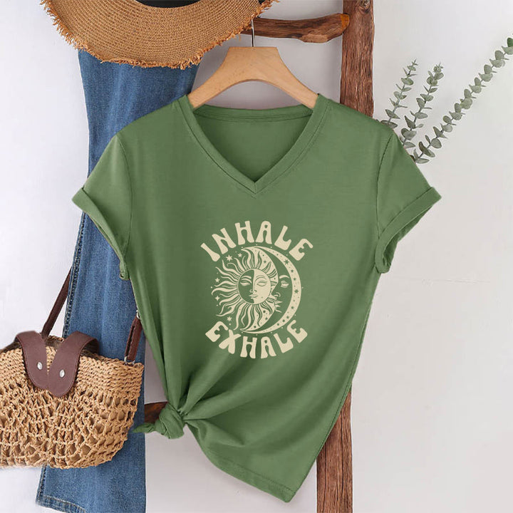 T-shirt Olivenorma Boho Soleil Lune « Inspirer Expirer » à col en V - image 1