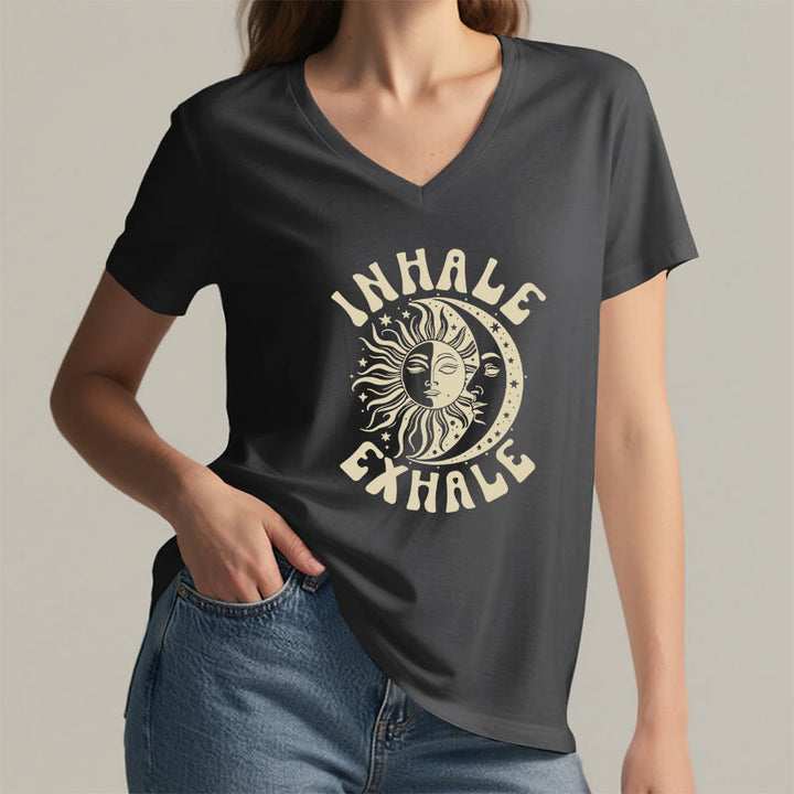 T-shirt Olivenorma Boho Soleil Lune « Inspirer Expirer » à col en V - image 17