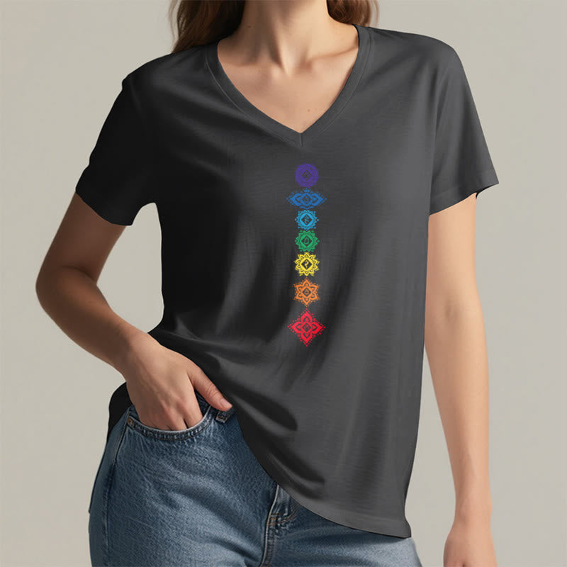 T-shirt Olivenorma à col en V pour femme, motif mandala des sept chakras vertical et spirituel - image 1