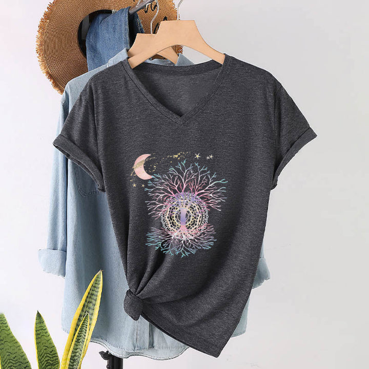 T-shirt Olivenorma Boho à col en V pour femme, motif croissant de lune, étoile, galaxie et arbre de vie - image 1