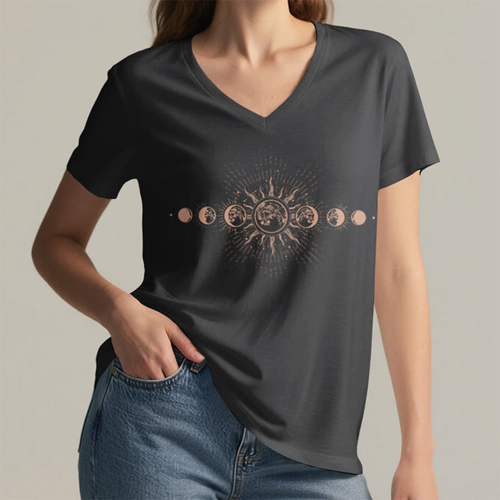 T-shirt Olivenorma Boho à col en V pour femme, motif céleste soleil et lune - image 17