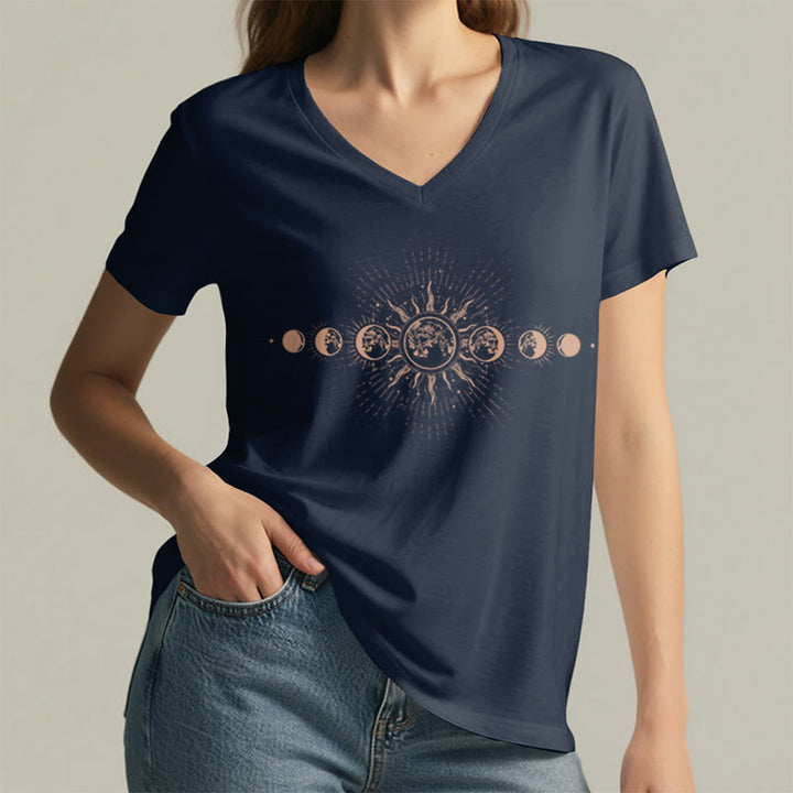 T-shirt Olivenorma Boho à col en V pour femme, motif céleste soleil et lune - image 23