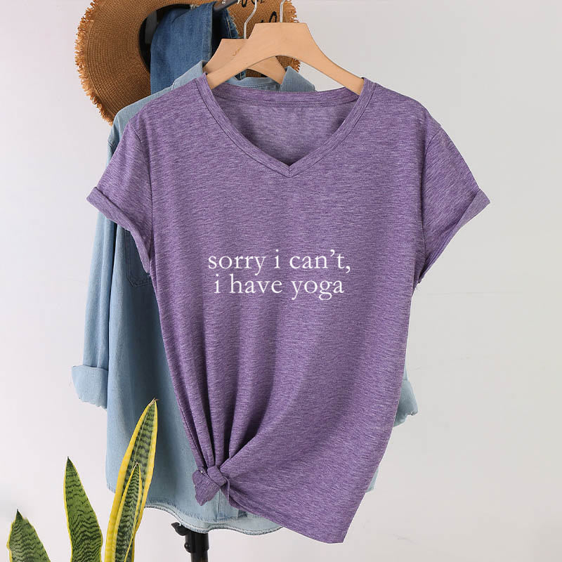 T-shirt à col en V pour femme Olivenorma « Désolée, je ne peux pas, j'ai du yoga » avec slogan humoristique - image 37