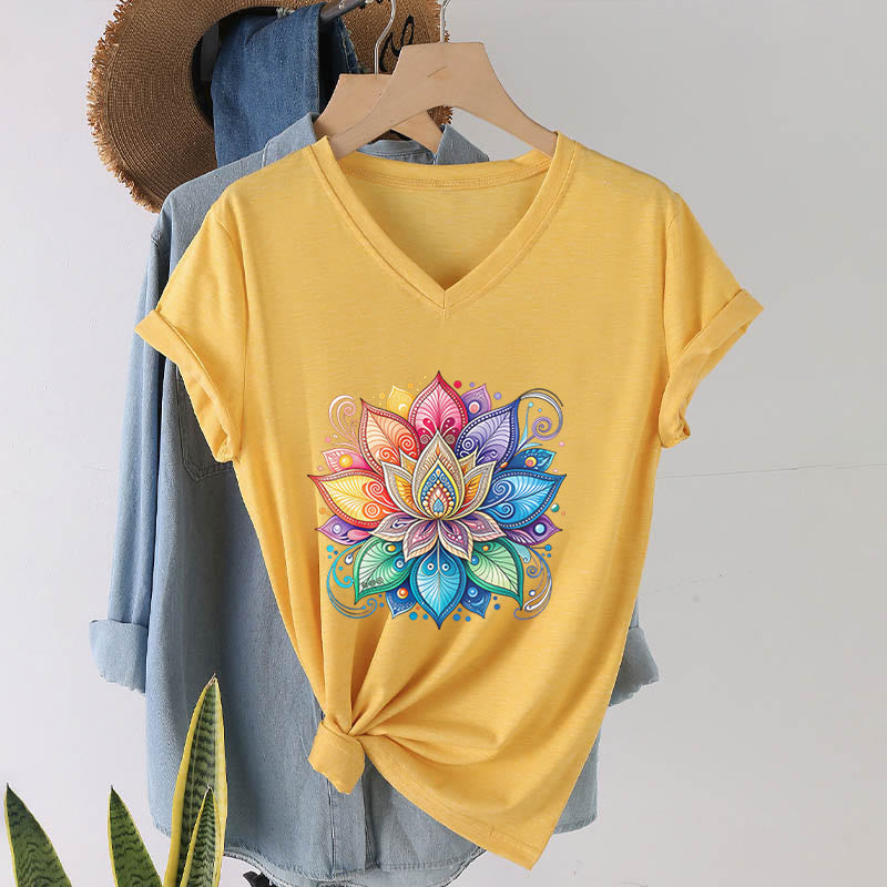 T-shirt Olivenorma à col en V pour femme, motif mandala lotus arc-en-ciel vibrant, style bohème - Jaune - 2XL - image 0