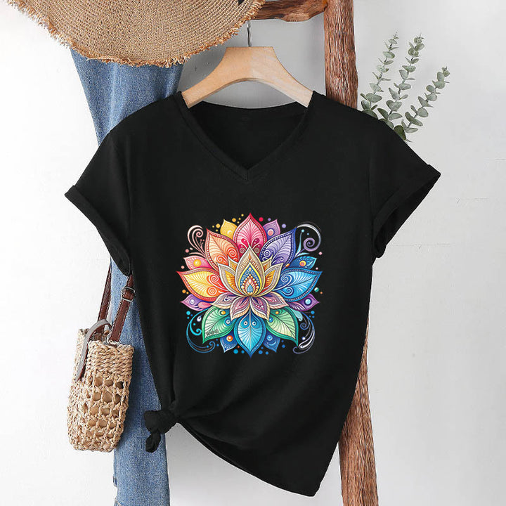T-shirt Olivenorma à col en V pour femme, motif mandala lotus arc-en-ciel vibrant, style bohème - Noir - 2XL - image 15