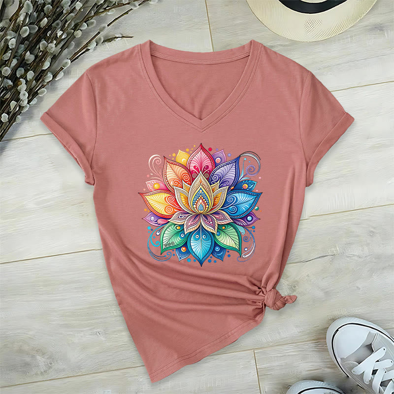T-shirt Olivenorma à col en V pour femme, motif mandala lotus arc-en-ciel vibrant, style bohème - image 10