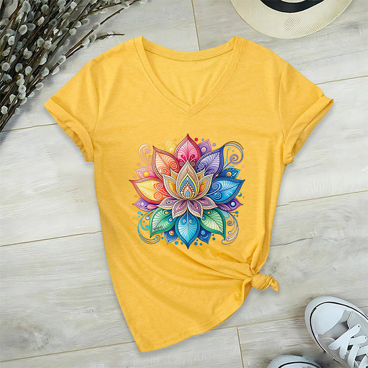 T-shirt Olivenorma à col en V pour femme, motif mandala lotus arc-en-ciel vibrant, style bohème - image 1