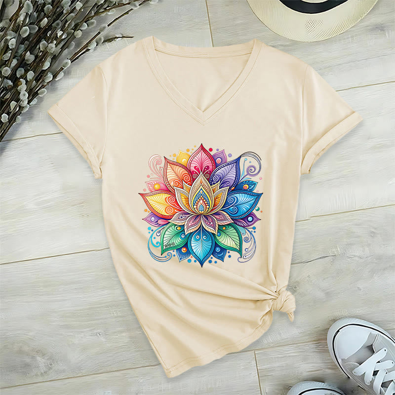 T-shirt Olivenorma à col en V pour femme, motif mandala lotus arc-en-ciel vibrant, style bohème - image 7