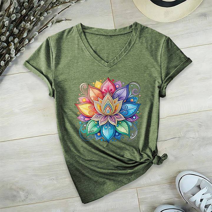 T-shirt Olivenorma à col en V pour femme, motif mandala lotus arc-en-ciel vibrant, style bohème - image 4