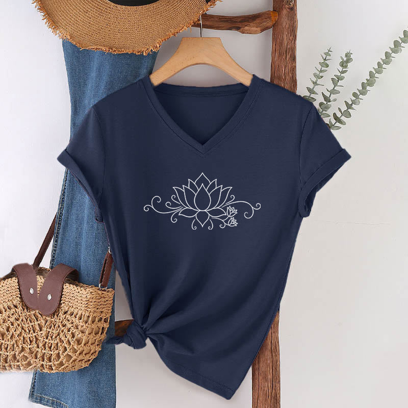 T-shirt Olivenorma à col en V pour femme, motif bohème, lignes blanches et lotus. - Bleu marine - 2XL - image 24