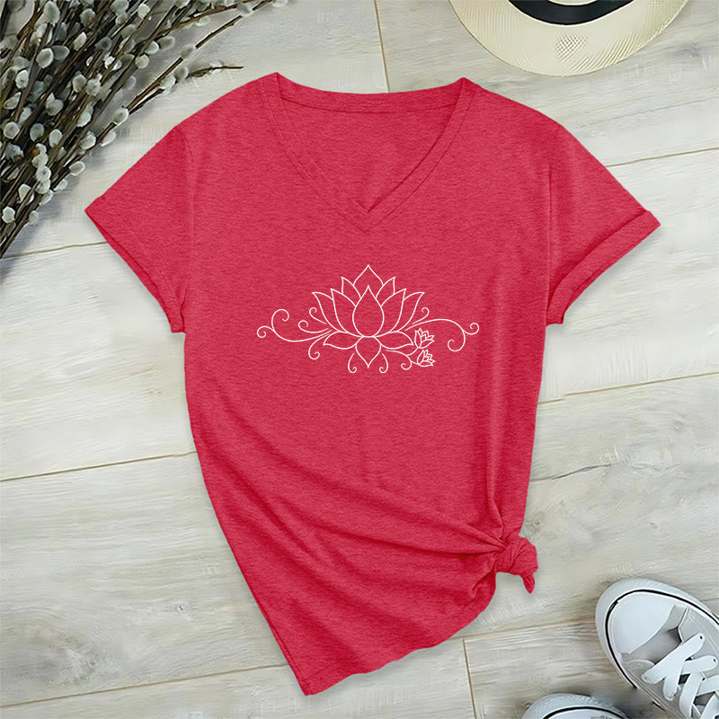 T-shirt Olivenorma à col en V pour femme, motif bohème, lignes blanches et lotus. - image 28