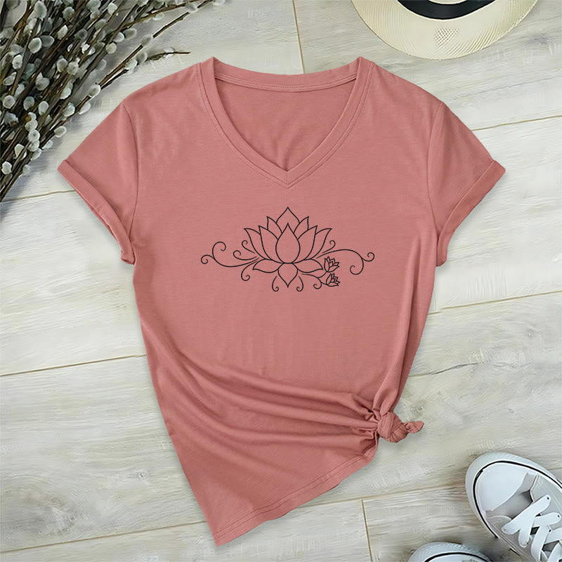 T-shirt Olivenorma à col en V pour femme, motif bohème, lignes blanches et lotus. - image 10