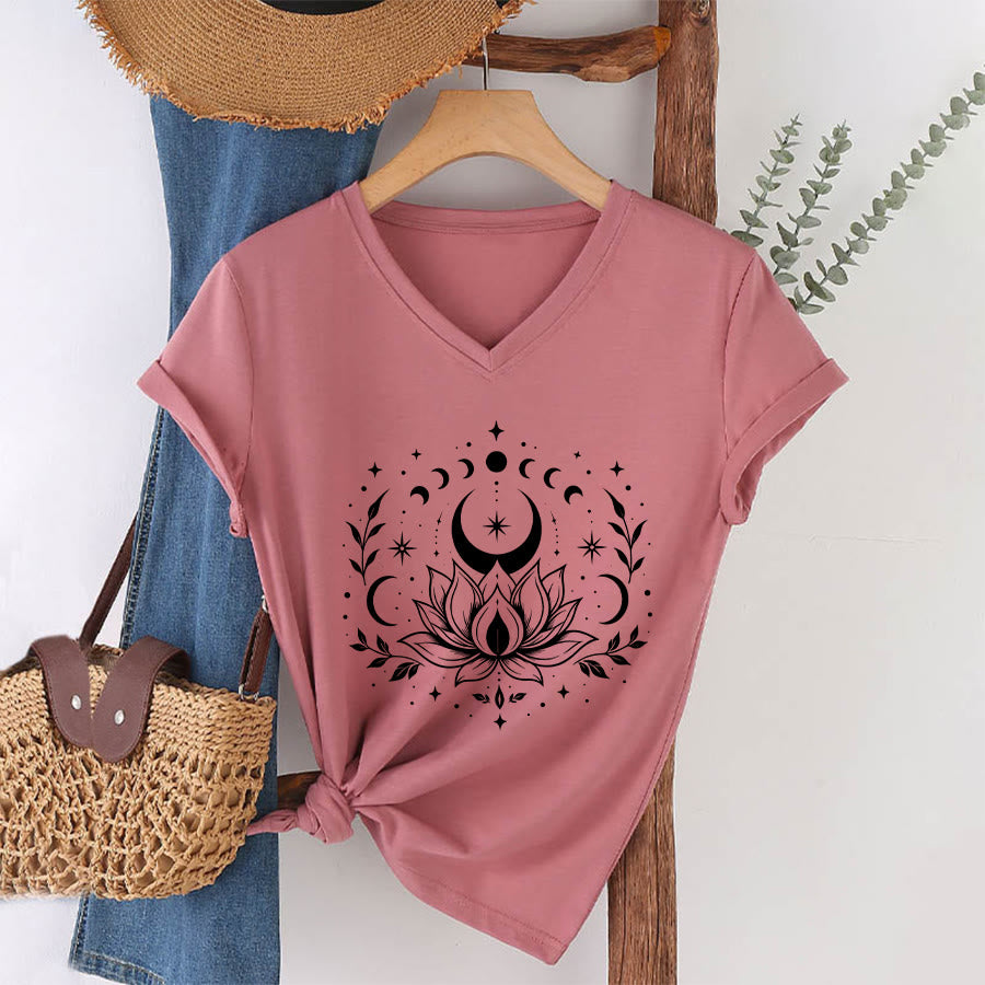 T-shirt Olivenorma à col en V pour femme, imprimé double face lune et lotus, style spirituel - image 22