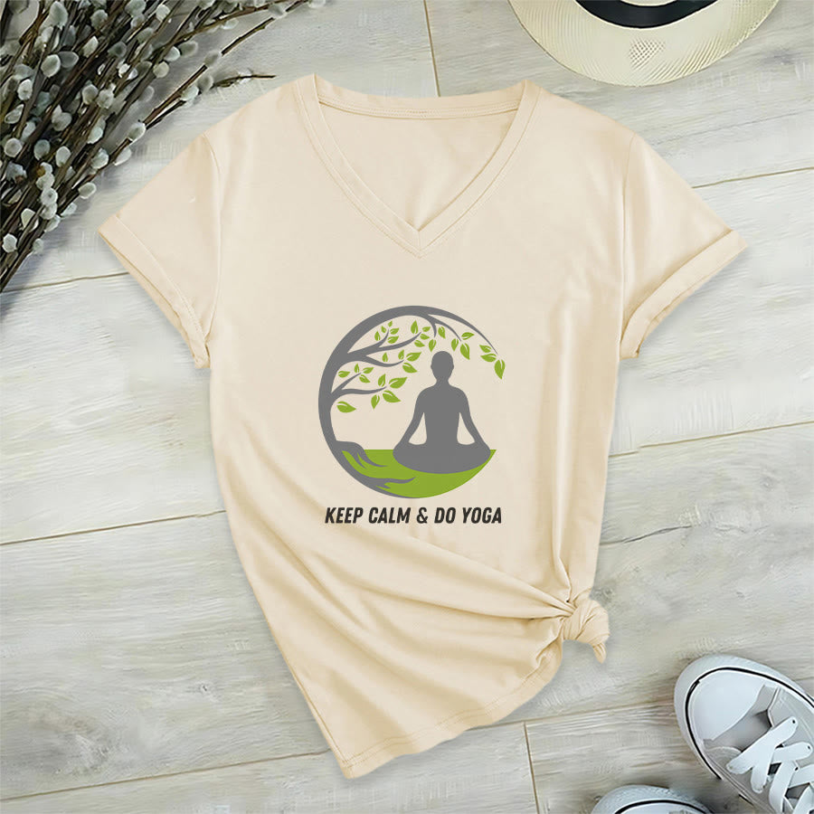 T-shirt Olivenorma Keep Calm & Do Yoga avec motif d'arbre circulaire et col en V pour femme - Kaki - 2XL - image 3