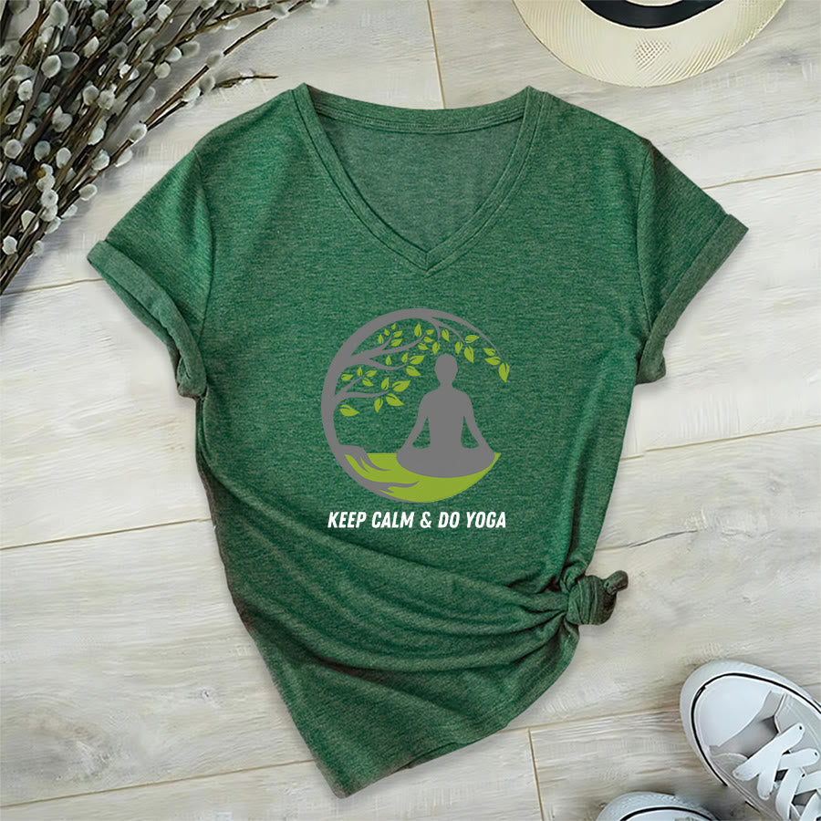 T-shirt Olivenorma Keep Calm & Do Yoga avec motif d'arbre circulaire et col en V pour femme - Vert foncé - 2XL - image 0
