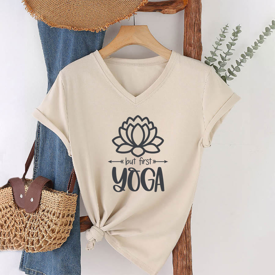 T-shirt Olivenorma But First Yoga à col en V pour femme, motif lotus et contour simple - Kaki - 2XL - image 10