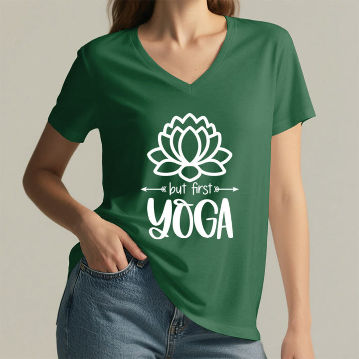 T-shirt Olivenorma But First Yoga à col en V pour femme, motif lotus et contour simple - image 8