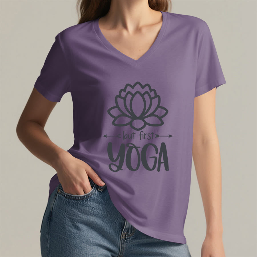 T-shirt Olivenorma But First Yoga à col en V pour femme, motif lotus et contour simple - image 38