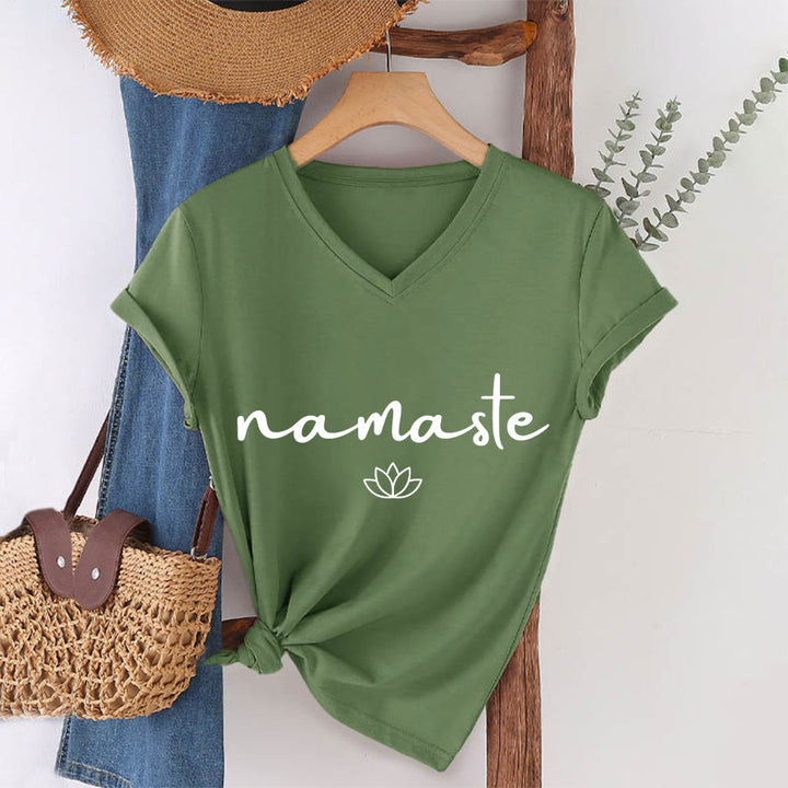 T-shirt Olivenorma à col en V pour femme, motif lotus zen, contour simple et cursif Namaste - Vert olive - 2XL - image 1