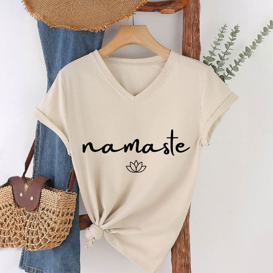 T-shirt Olivenorma à col en V pour femme, motif lotus zen, contour simple et cursif Namaste - Kaki - 2XL - image 10