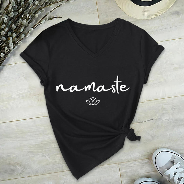 T-shirt Olivenorma à col en V pour femme, motif lotus zen, contour simple et cursif Namaste - image 3