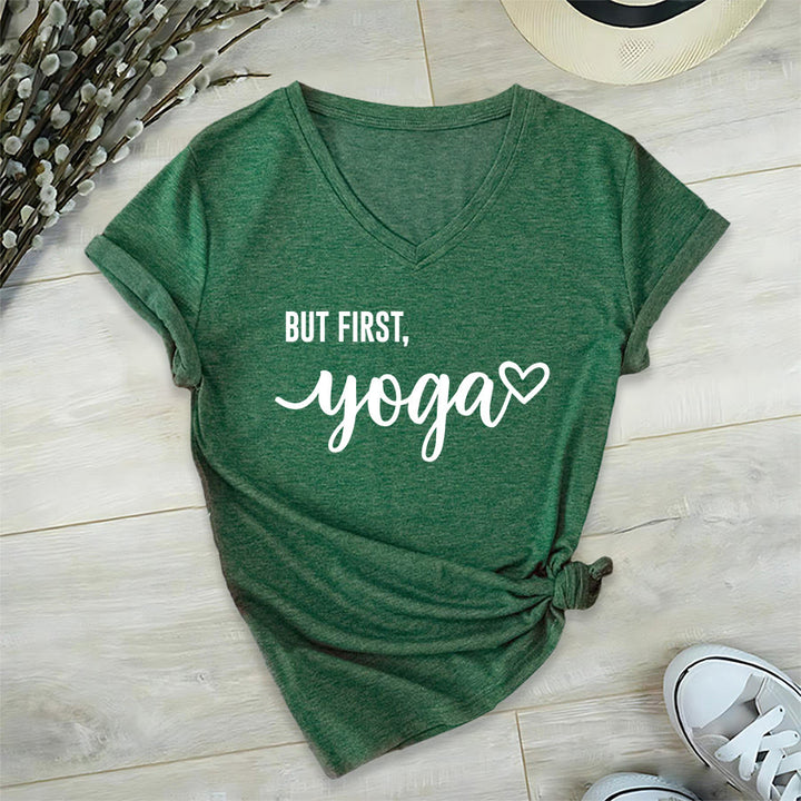 T-shirt Olivenorma But First Yoga avec motif cœur et texte cursif pour femme, col en V - Vert foncé - 2XL - image 0