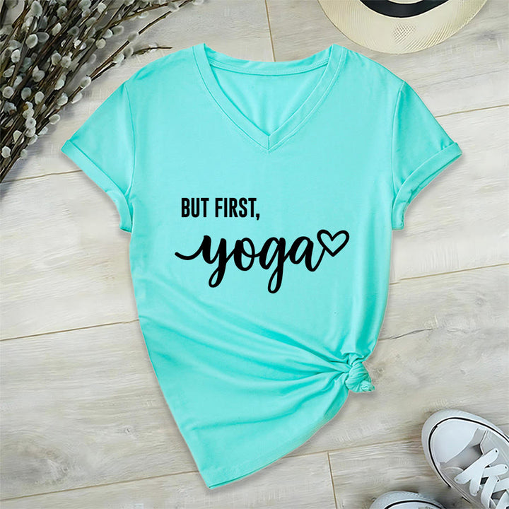 T-shirt Olivenorma But First Yoga avec motif cœur et texte cursif pour femme, col en V - Lac Bleu - 2XL - image 15