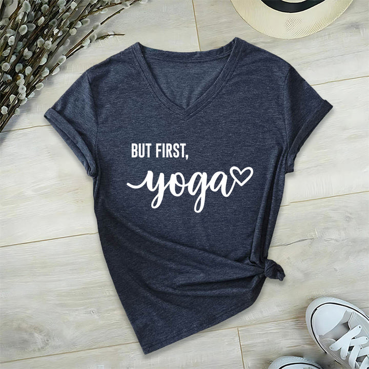 T-shirt Olivenorma But First Yoga avec motif cœur et texte cursif pour femme, col en V - Bleu marine - 2XL - image 24