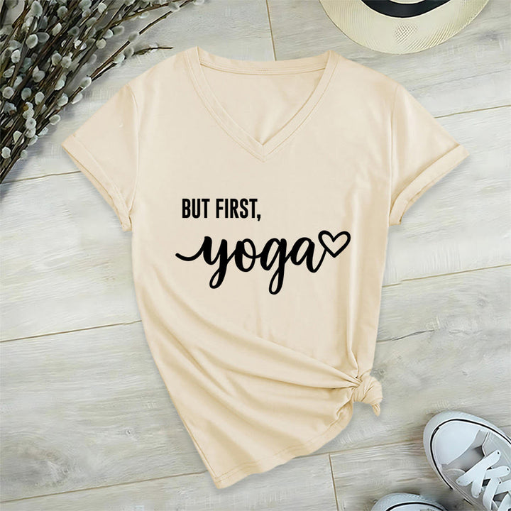 T-shirt Olivenorma But First Yoga avec motif cœur et texte cursif pour femme, col en V - Kaki - 2XL - image 9