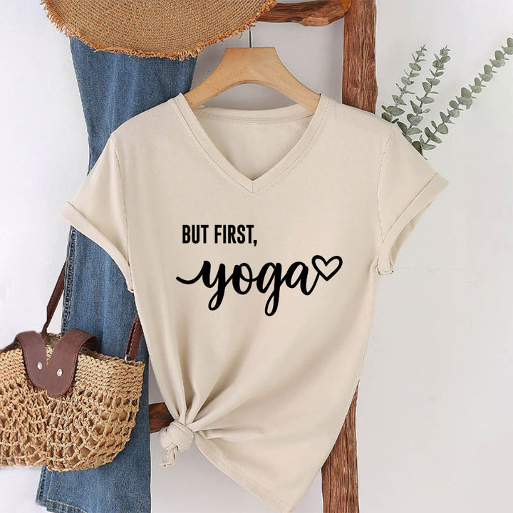 T-shirt Olivenorma But First Yoga avec motif cœur et texte cursif pour femme, col en V - image 10