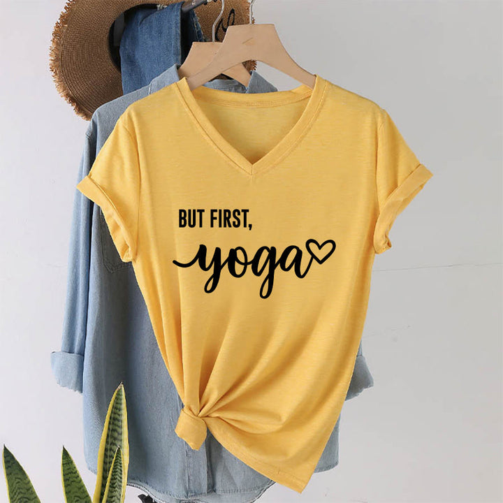 T-shirt Olivenorma But First Yoga avec motif cœur et texte cursif pour femme, col en V - image 31