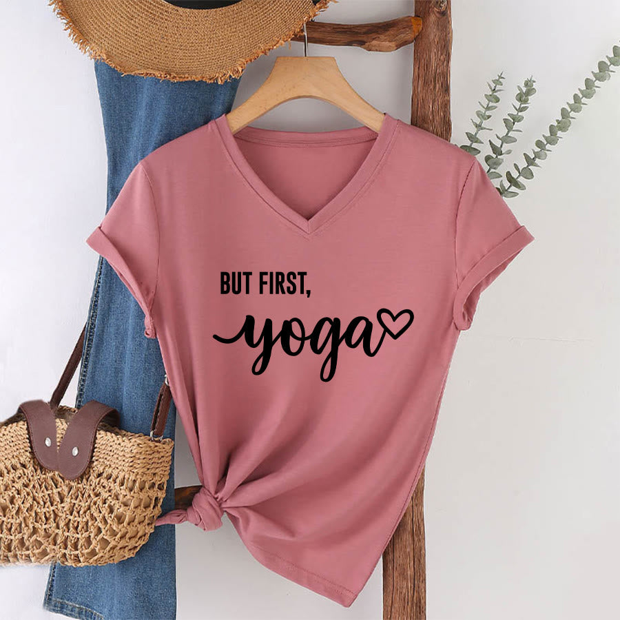 T-shirt Olivenorma But First Yoga avec motif cœur et texte cursif pour femme, col en V - image 13