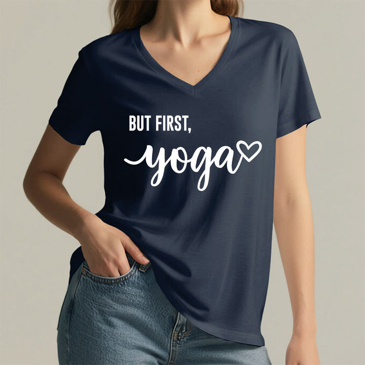 T-shirt Olivenorma But First Yoga avec motif cœur et texte cursif pour femme, col en V - image 26