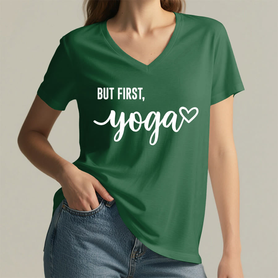 T-shirt Olivenorma But First Yoga avec motif cœur et texte cursif pour femme, col en V - image 2
