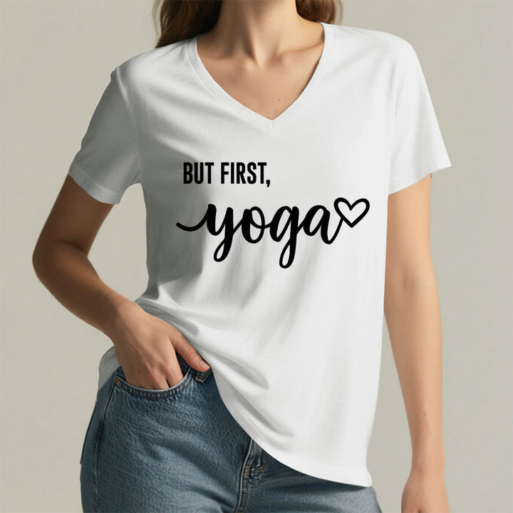 T-shirt Olivenorma But First Yoga avec motif cœur et texte cursif pour femme, col en V - image 23