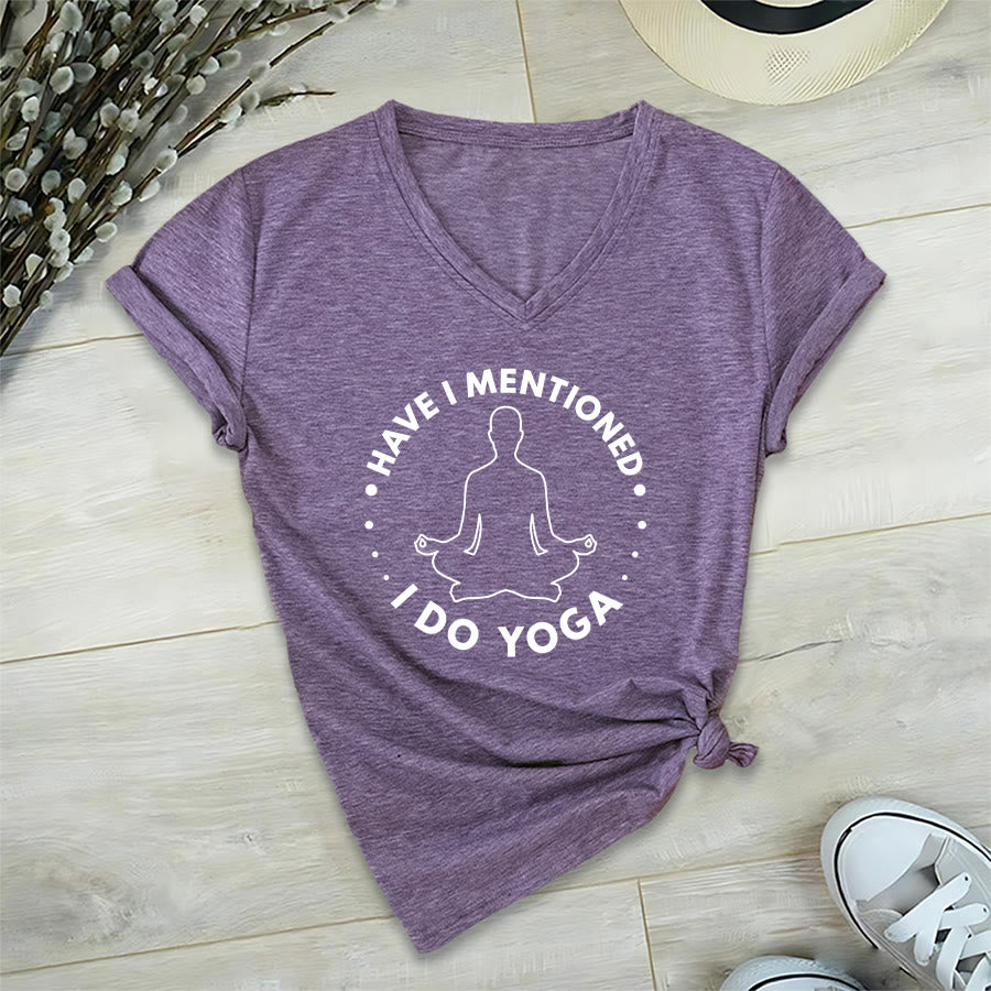 T-shirt Olivenorma à col en V pour femme, motif circulaire de méditation et de yoga. - image 36