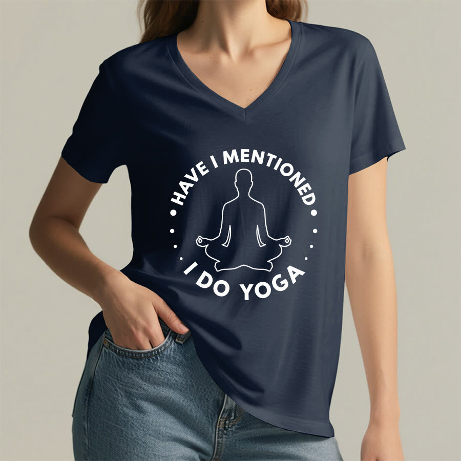 T-shirt Olivenorma à col en V pour femme, motif circulaire de méditation et de yoga. - image 5